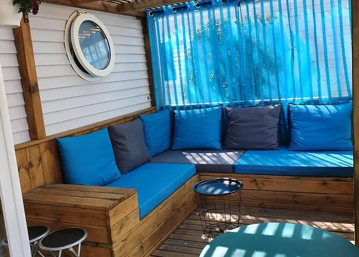 Mobil-Home Camping 4**** La Marine